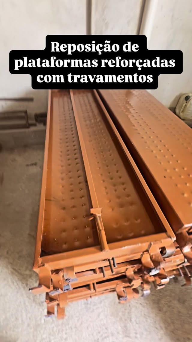 Plataformas metálicas reforçadas disponíveis para locação